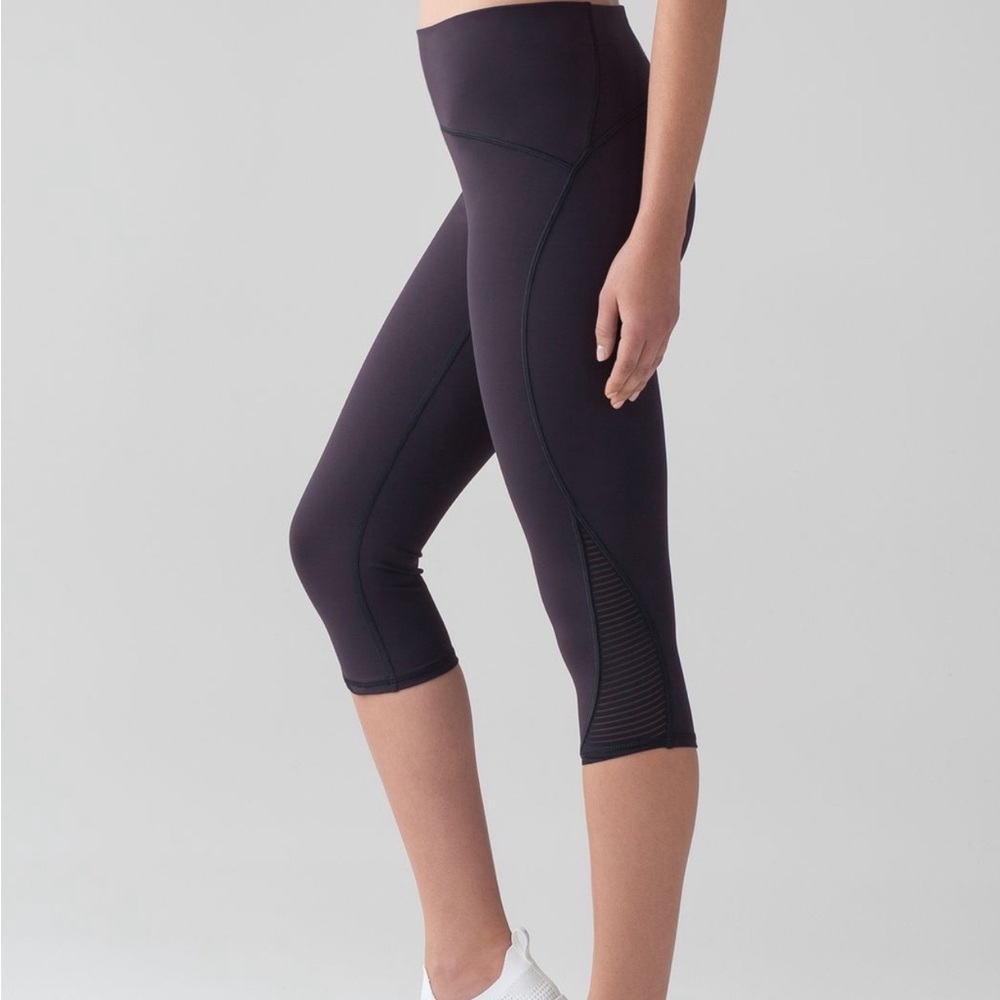 Lululemon lean in Crop  Boysenberry Purple size 6